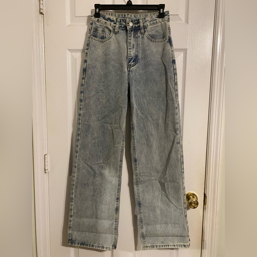 SHEIN LIGHT WASHED JEANS